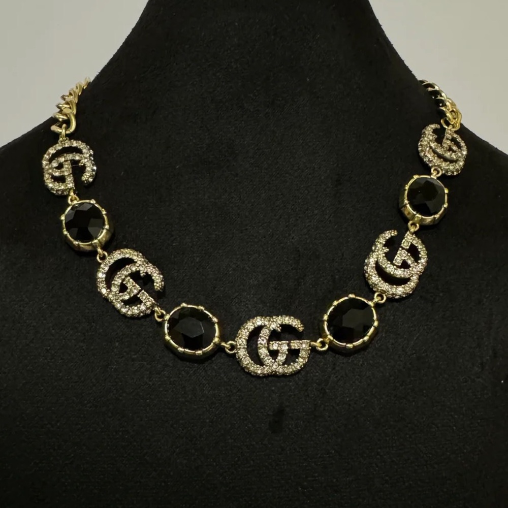 DESIGNER INSPIRED MULTI STONE LOGO NECKLACE BLK/GOLD